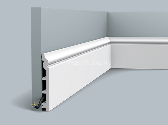 Напольный плинтус Orac Decor Duropolymer SX118 белого цвета из полистирола 138х18 мм 200 см
