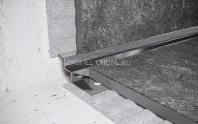 Нержавеющий профиль стальной для внутренних углов закладной лесенкой 12 мм FW 12 P полированная сталь 270 см