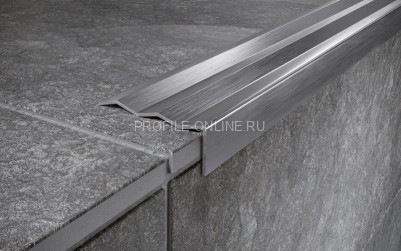 Угловой нержавеющий порог стальной 40х12 мм FCA 12 M сатинированная сталь 270 см