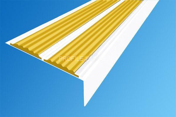 Алюминиевый противоскользящий угловой порог 70х22 мм с резиновыми вставками АУ-70-Краш белый глянец-желтый 3 м