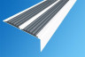 Алюминиевый противоскользящий угловой порог 70х22 мм с резиновыми вставками АУ-70-Краш белый глянец-серый 3 м
