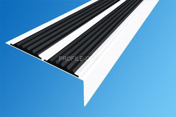 Алюминиевый противоскользящий угловой порог 70х22 мм с резиновыми вставками АУ-70-Краш белый глянец-черный 3 м