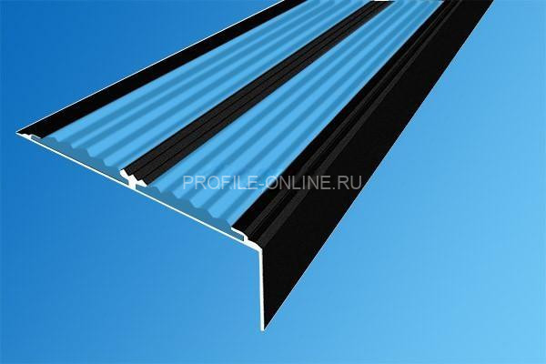 Алюминиевый противоскользящий угловой порог 70х22 мм с резиновыми вставками АУ-70-Краш черный глянец-голубой 3 м