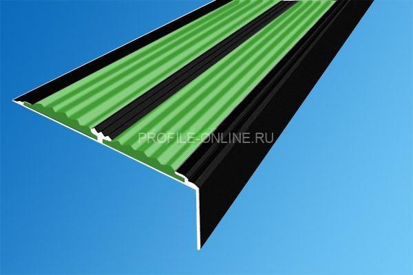 Алюминиевый противоскользящий угловой порог 70х22 мм с резиновыми вставками АУ-70-Краш черный глянец-зеленый 3 м