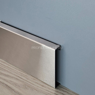Плинтус для пола 40 мм из нержавеющей стали Н40 серебро глянец браш 2.5 м