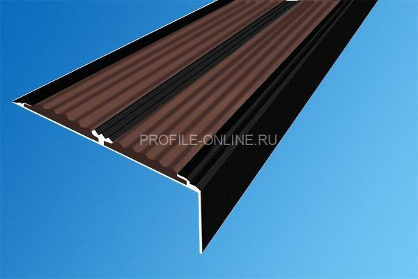 Алюминиевый противоскользящий угловой порог 70х22 мм с резиновыми вставками АУ-70-Краш черный глянец-темно-коричневый 3 м