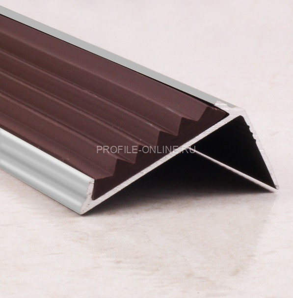 Угловой порог алюминиевый противоскользящий с резиной 38х23 мм ПО-38х23 серебро глянец-коричневый 2,7 м