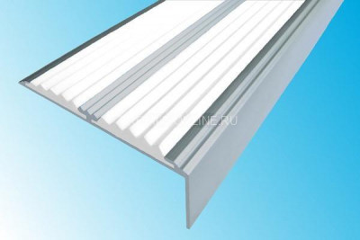 Алюминиевый противоскользящий угловой порог 70х22 мм с резиновыми вставками АУ-70 белый 2,7 м