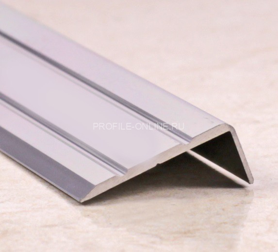 Алюминиевый порог угловой с насечками 24х10 мм ПО-24х10 серебро глянец 2,7 м