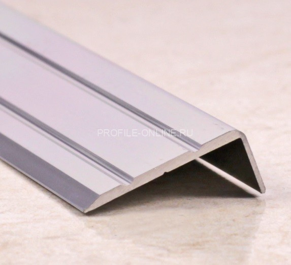 Алюминиевый порог угловой с насечками 24х10 мм ПО-24х10 серебро матовое 2,7 м