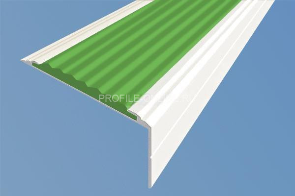 Алюминиевый угловой противоскользящий порог с резиновой вставкой 26х50 мм АУ-50-Анод белый-зеленый 3 м