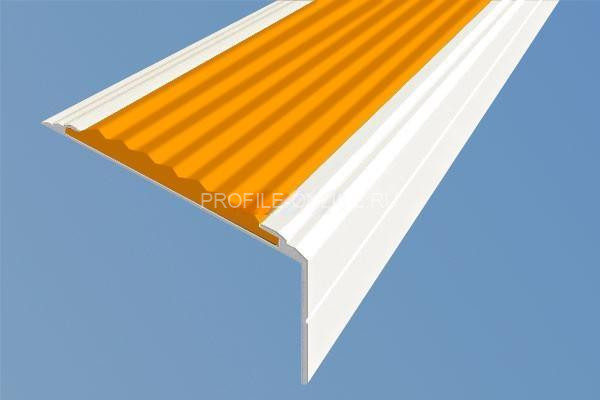 Алюминиевый угловой противоскользящий порог с резиновой вставкой 26х50 мм АУ-50-Анод белый-оранжевый 3 м