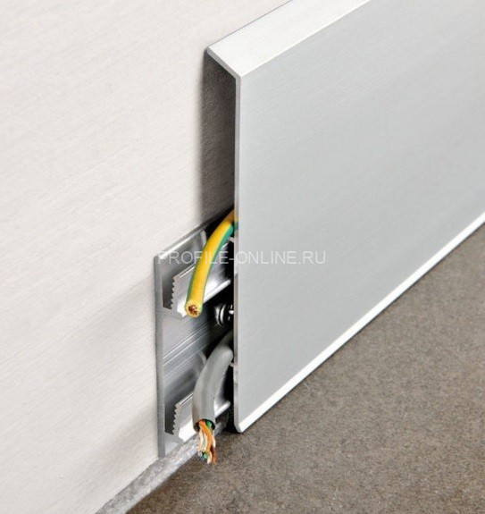 Алюминиевый плинтус напольный с кабель-каналом 70 мм ПТ-70 серебро 3 м