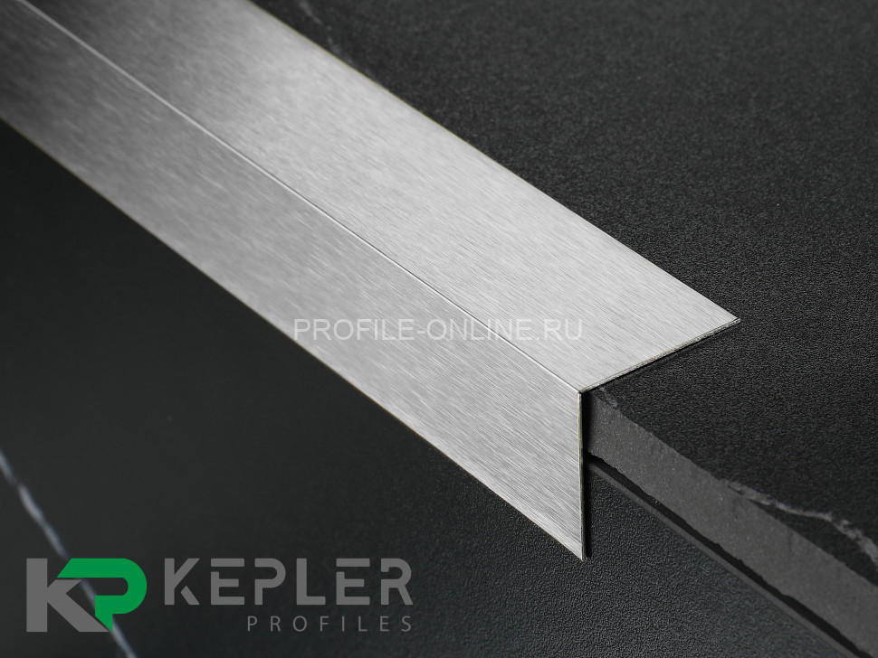 Равнополочный уголок 10х10 мм из нержавеющей стали SS 304 FSAP002-10-S S.S.304 сатинированный 2.7 м