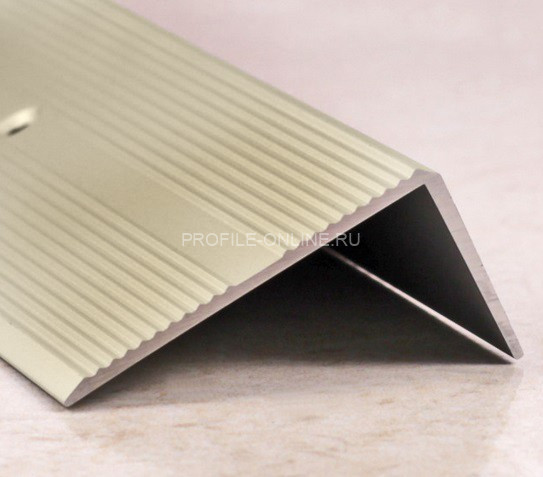 Алюминиевый порог угловой с рифлением 40х20 мм ПО-40х20 бронза матовая 2,7 м
