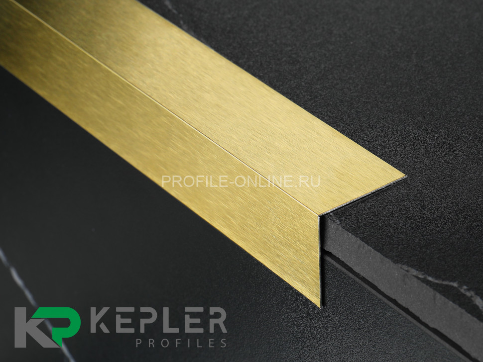 Равнополочный уголок 10х10 мм из нержавеющей стали SS 304 FSAP002-10-GS S.S.304 золото сатинированное 2.7 м