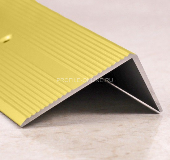 Алюминиевый порог угловой с рифлением 40х20 мм ПО-40х20 золото матовое 2,7 м