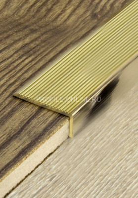 Угловой порог 40х20 мм Cezar LSSR с рифлением L латунь полированная 1,8 м