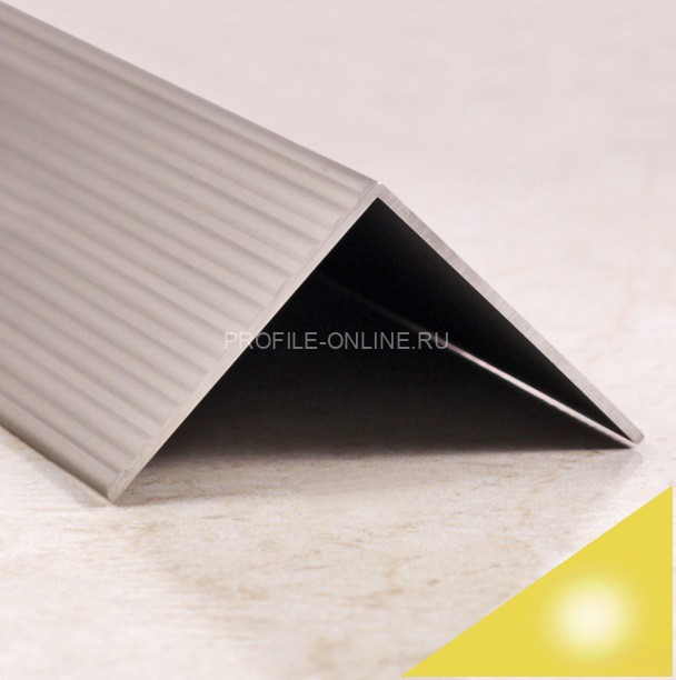 Алюминиевый порог угловой с рифлением 40х40 мм ПО-40х40 золото глянец 2,7 м