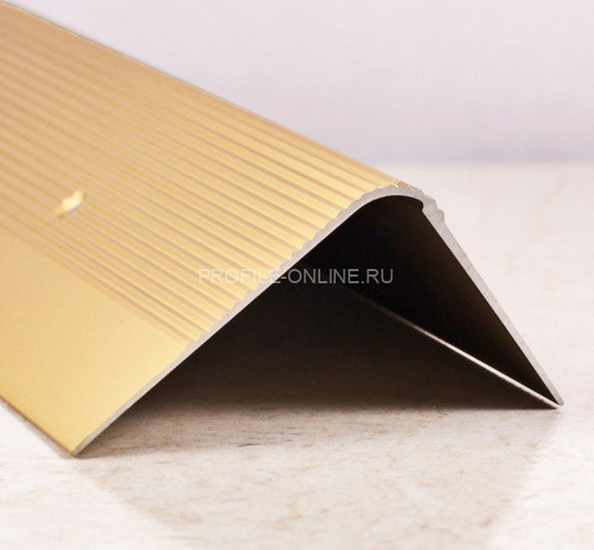 Алюминиевый порог угловой с рифлением 60х40 мм ПО-60х40 золото глянец 2,7 м