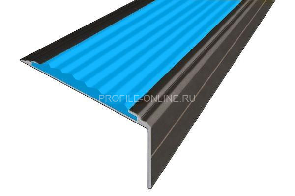 Алюминиевый угловой противоскользящий порог с резиновой вставкой 26х50 мм АУ-50-Анод коньяк-голубой 3 м